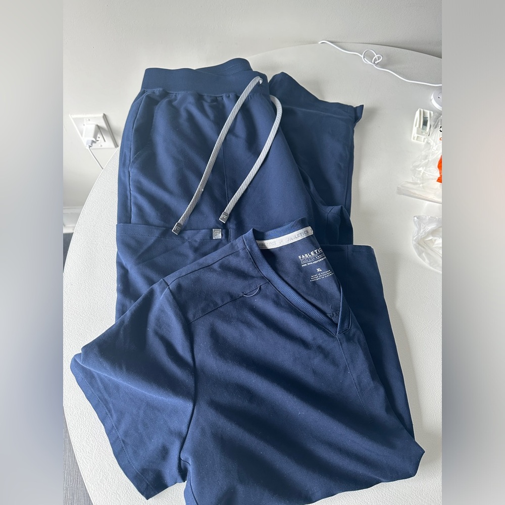 Fabletics scrub set XL navy worn once